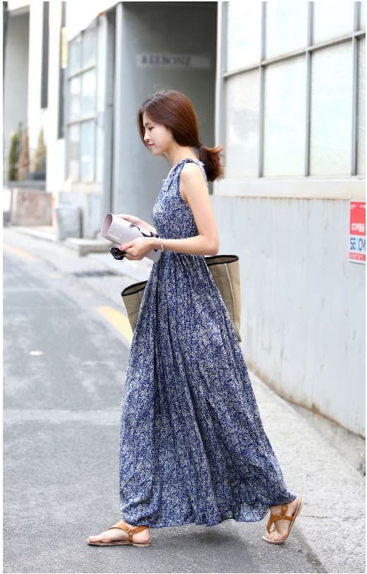 きれいめカジュアル 小花柄ノースリーブロング丈ワンピース