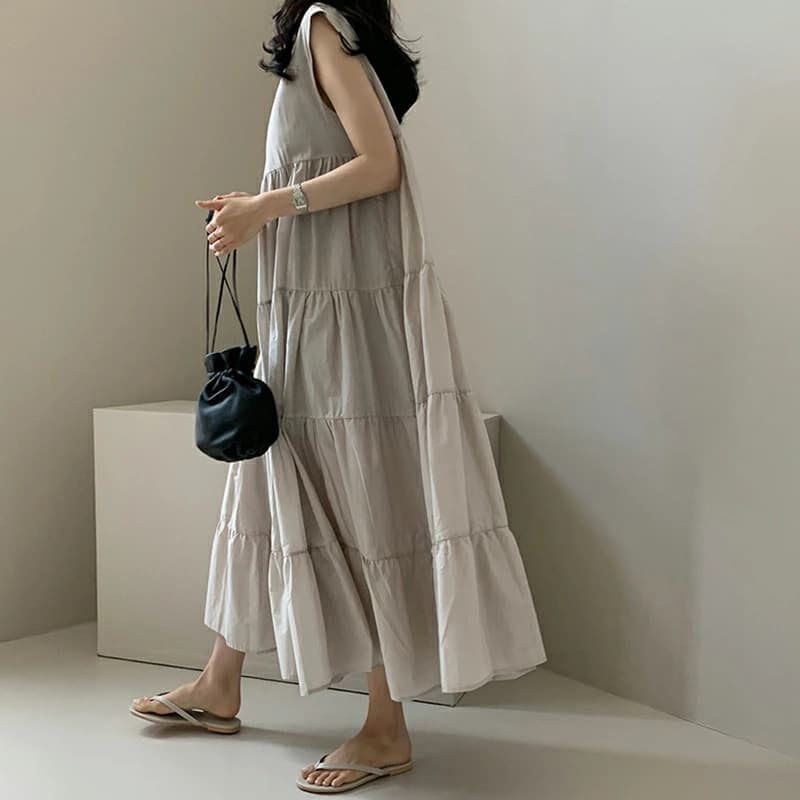 きれいめカジュアル ティアードフリルノースリーブロングワンピース