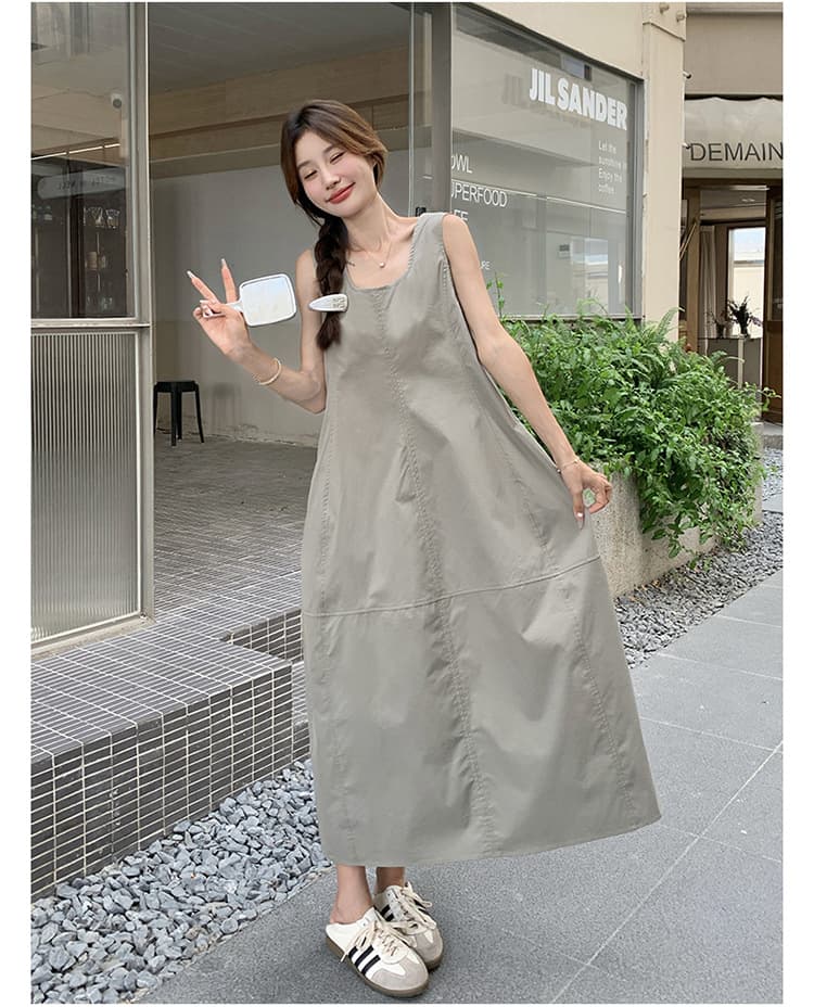 きれいめカジュアル ゆったりシルエット深めスクエアネックロングワンピース