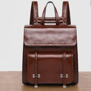 きれいめカジュアル 本革スクエア型上品リュックサック