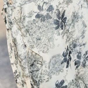 きれいめカジュアル 花柄シフォン裾フリルラップ風ミディ丈スカート