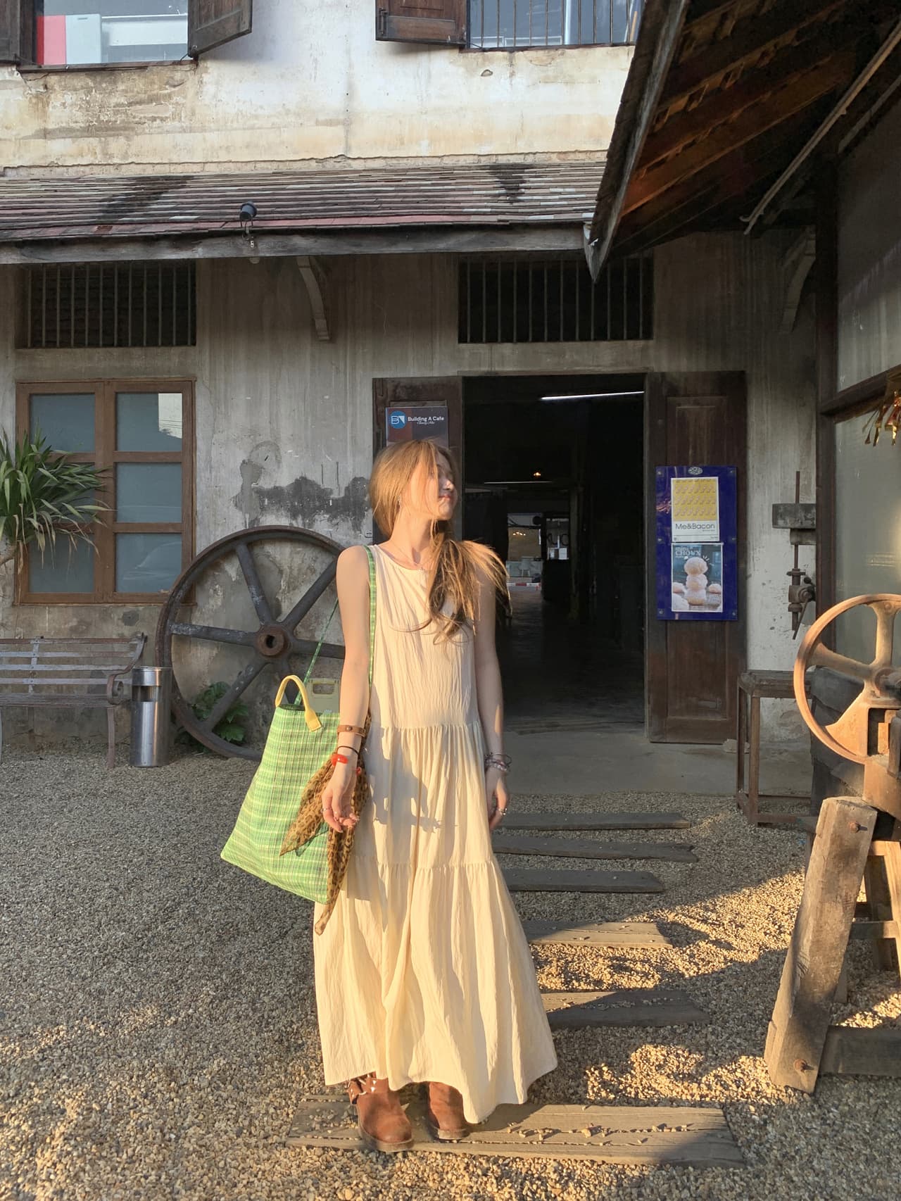 きれいめカジュアル ティアードデザインノースリーブロングワンピース