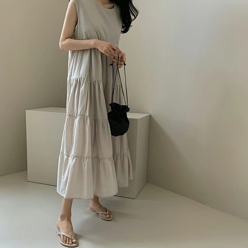 きれいめカジュアル ティアードフリルノースリーブロングワンピース