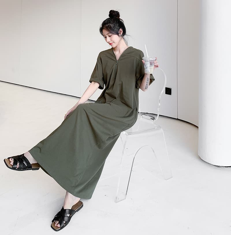 きれいめカジュアル ジップ襟半袖ゆったりロング丈ワンピース