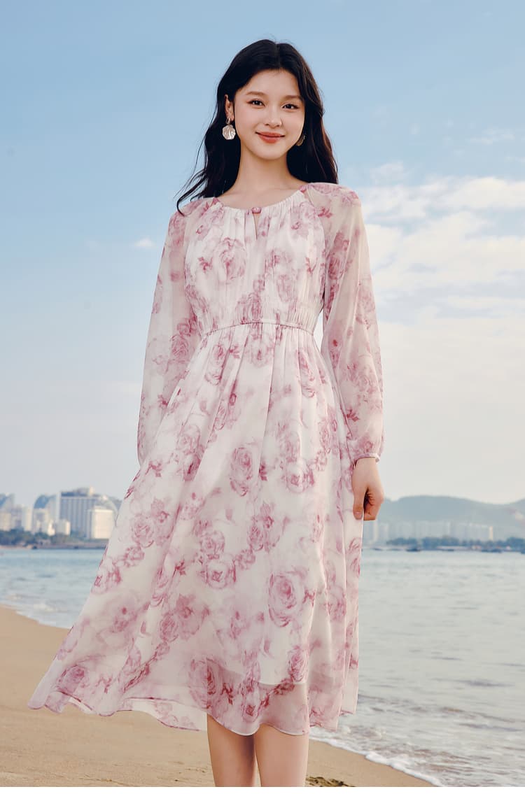 きれいめカジュアル 淡い花柄シフォンワンピース