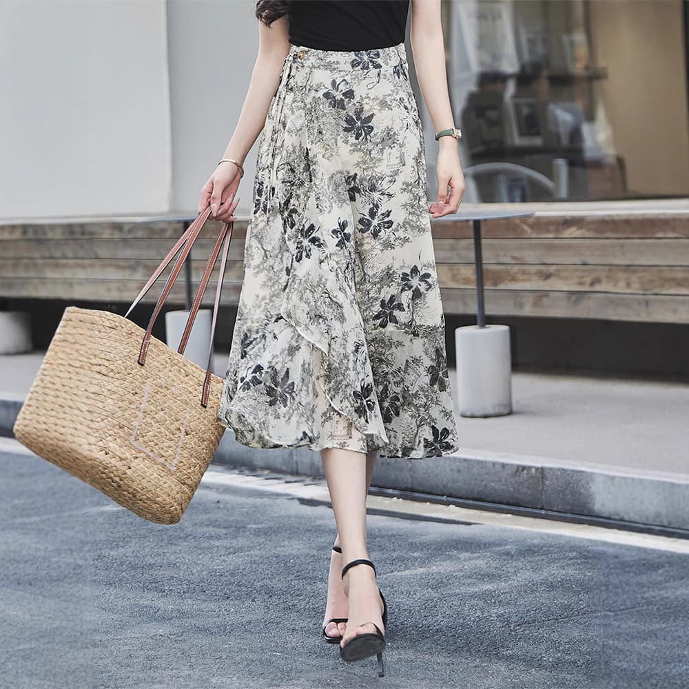 きれいめカジュアル 花柄シフォン裾フリルラップ風ミディ丈スカート