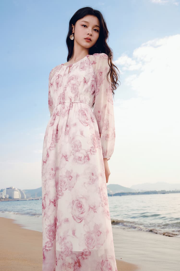 きれいめカジュアル 淡い花柄シフォンワンピース