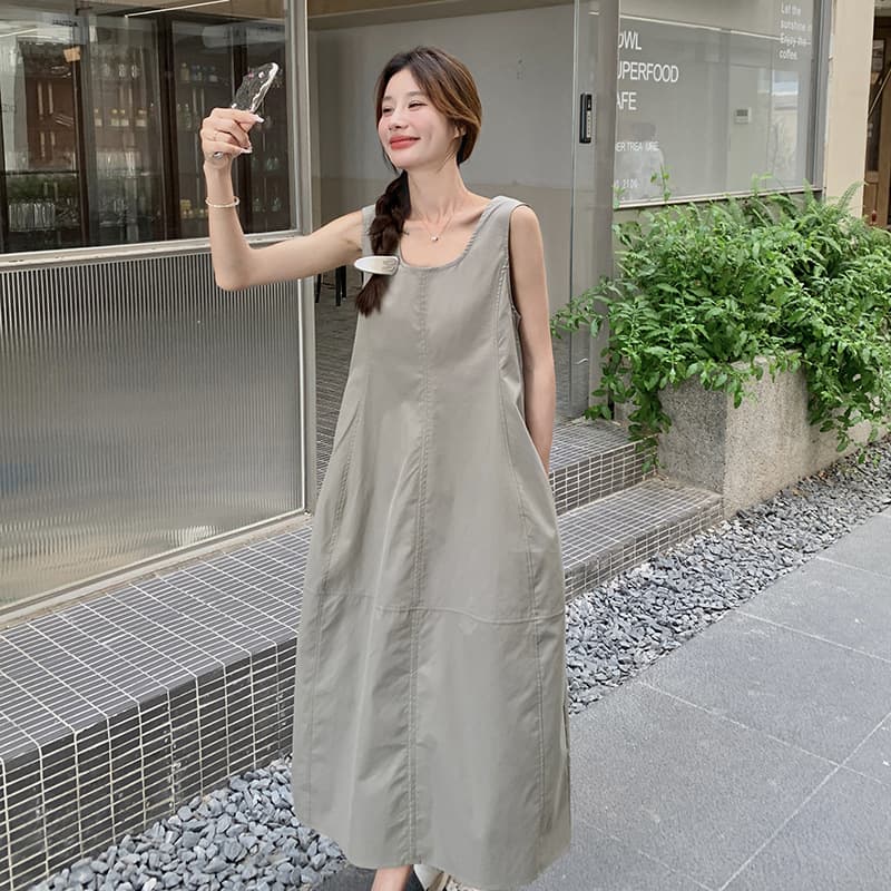 きれいめカジュアル ゆったりシルエット深めスクエアネックロングワンピース
