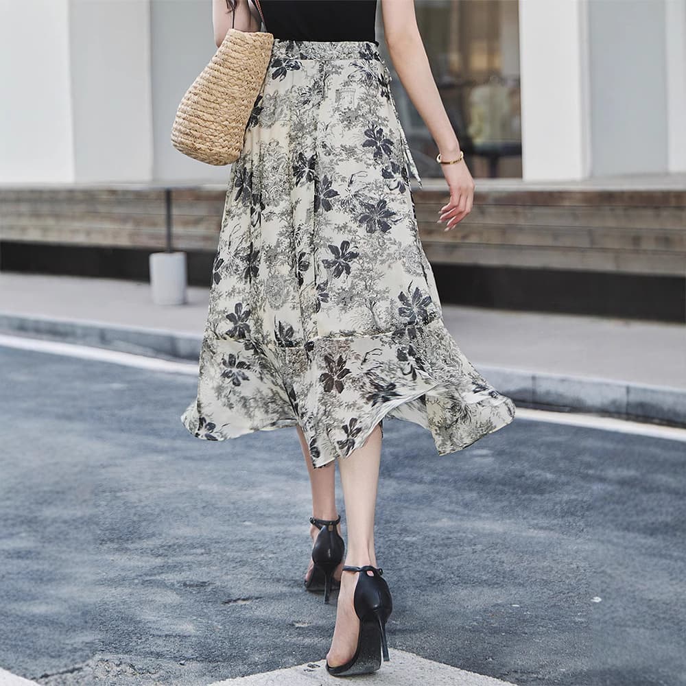きれいめカジュアル 花柄シフォン裾フリルラップ風ミディ丈スカート