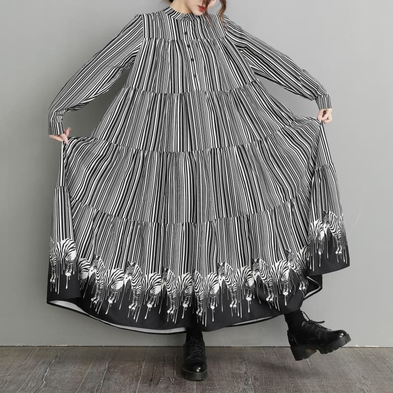 きれいめカジュアル 縦縞柄裾刺繍ティアード長袖マキシワンピース