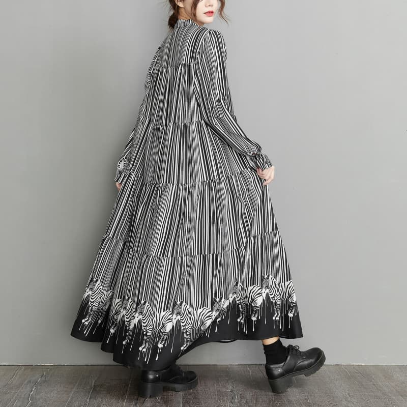 きれいめカジュアル 縦縞柄裾刺繍ティアード長袖マキシワンピース