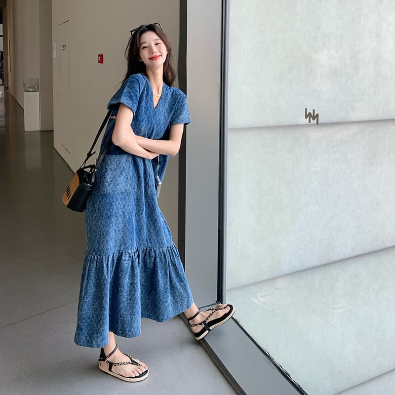 きれいめカジュアル 裾ティアードデニムワンピース半袖