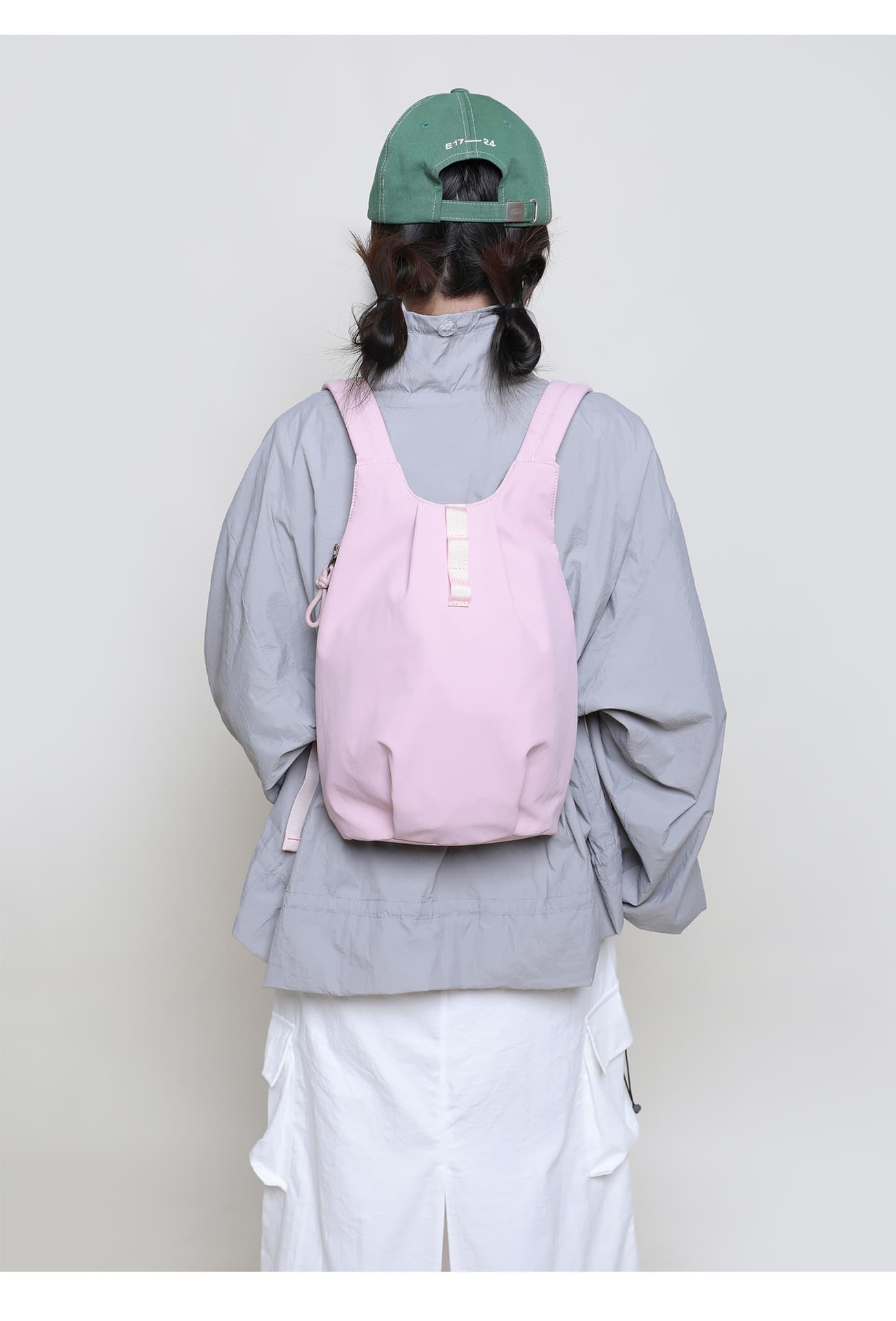 きれいめカジュアル 上品シンプルな巾着型デイリーリュック