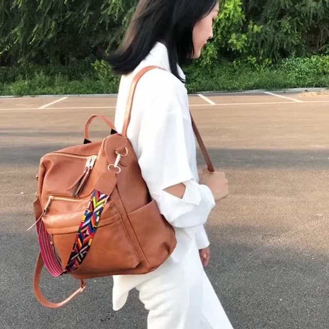 きれいめカジュアル 秋冬新作二通り使いリュック女性用合成皮革鞄