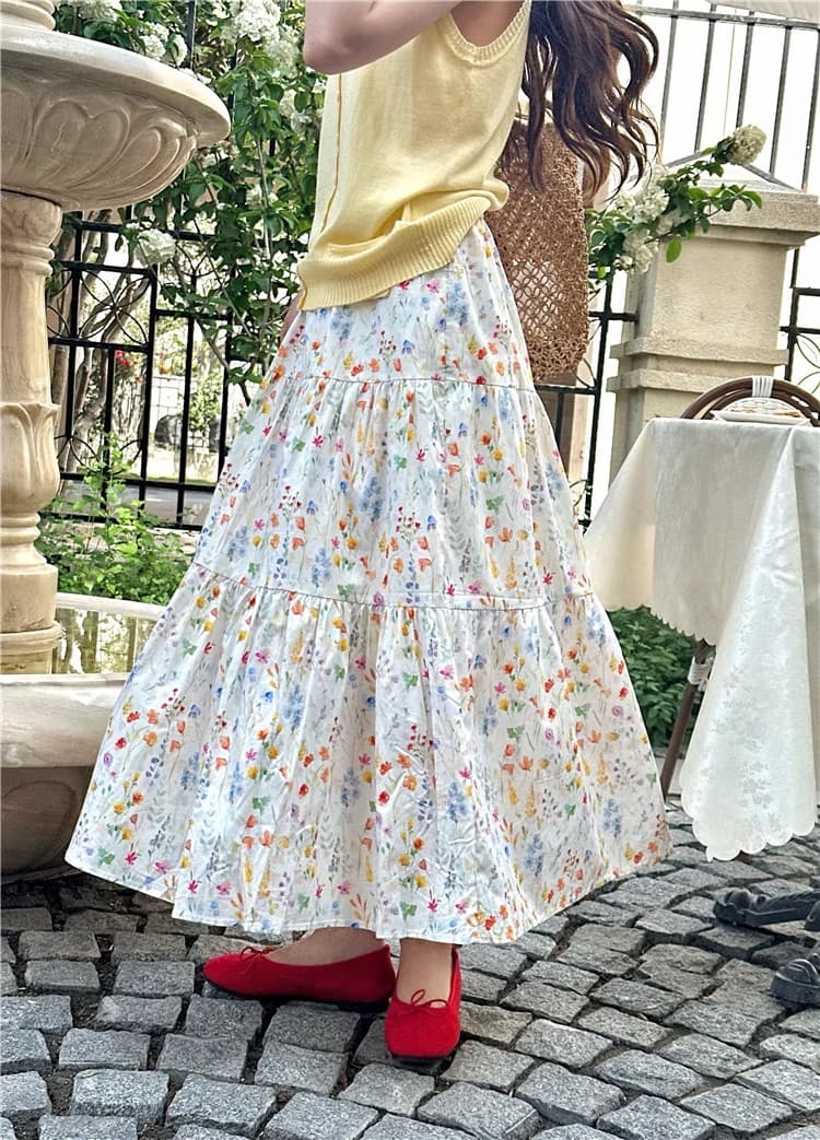 きれいめカジュアル 小花柄ティアードロングスカート