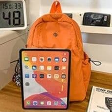 きれいめカジュアル 多機能ポケット付き軽量ナイロンリュック